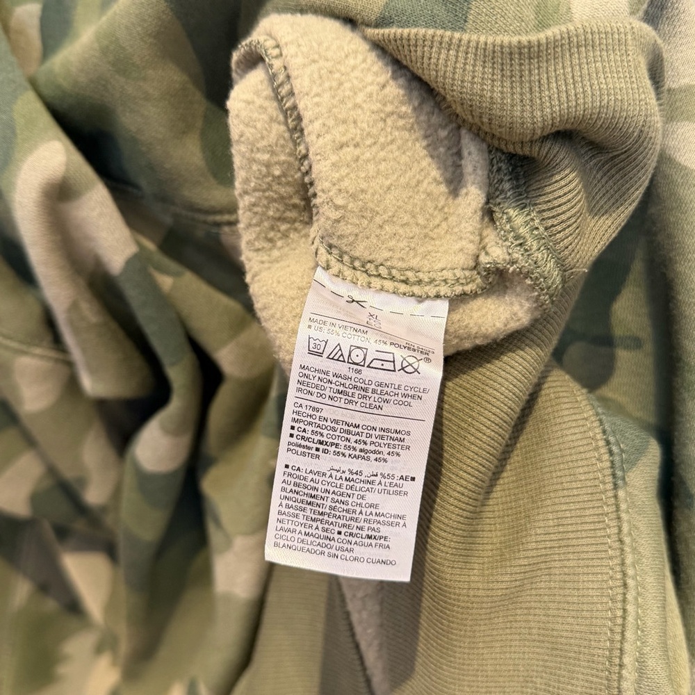 Old Navy Green Camo Crewneck Sweatshirt - Picture 7 of 7